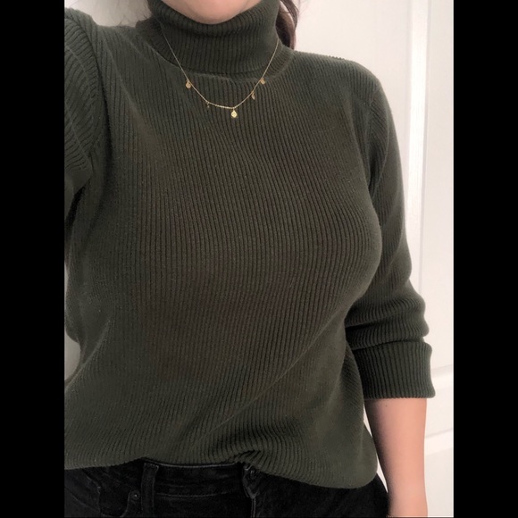 Cozy Green Knit Turtleneck - Picture 2 of 4